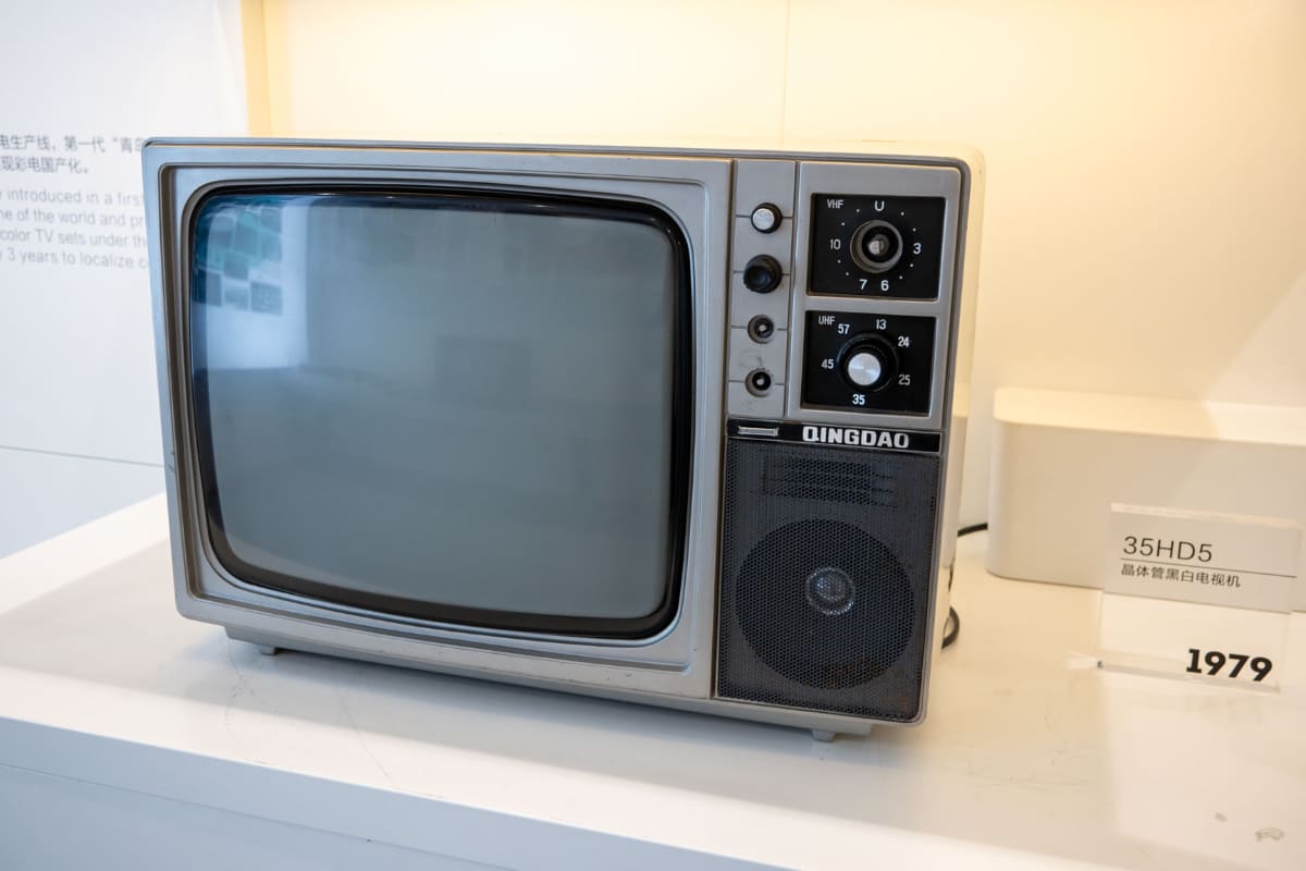 1979年に製造された「Qingdao」ブランドの白黒テレビ