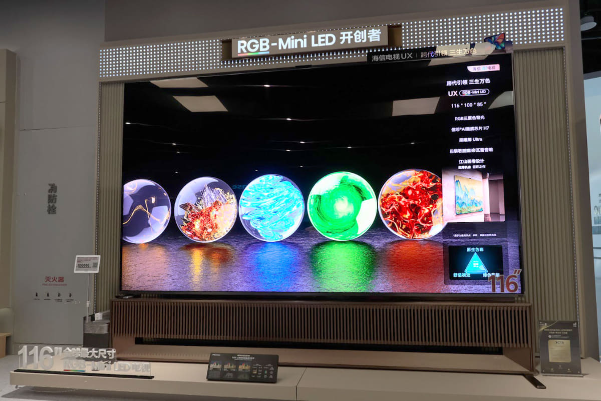 RGBミニLED液晶テレビ「116UX」