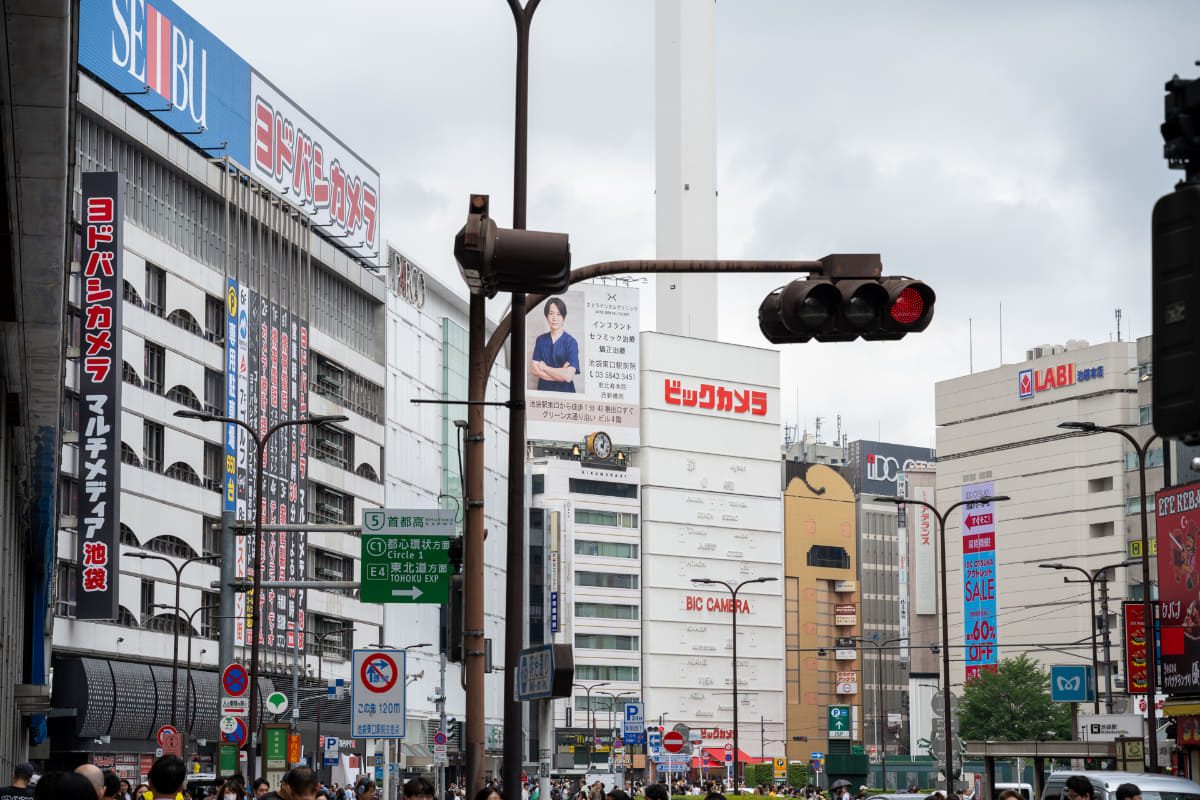 池袋東口に家電量販店3社が並んだ
