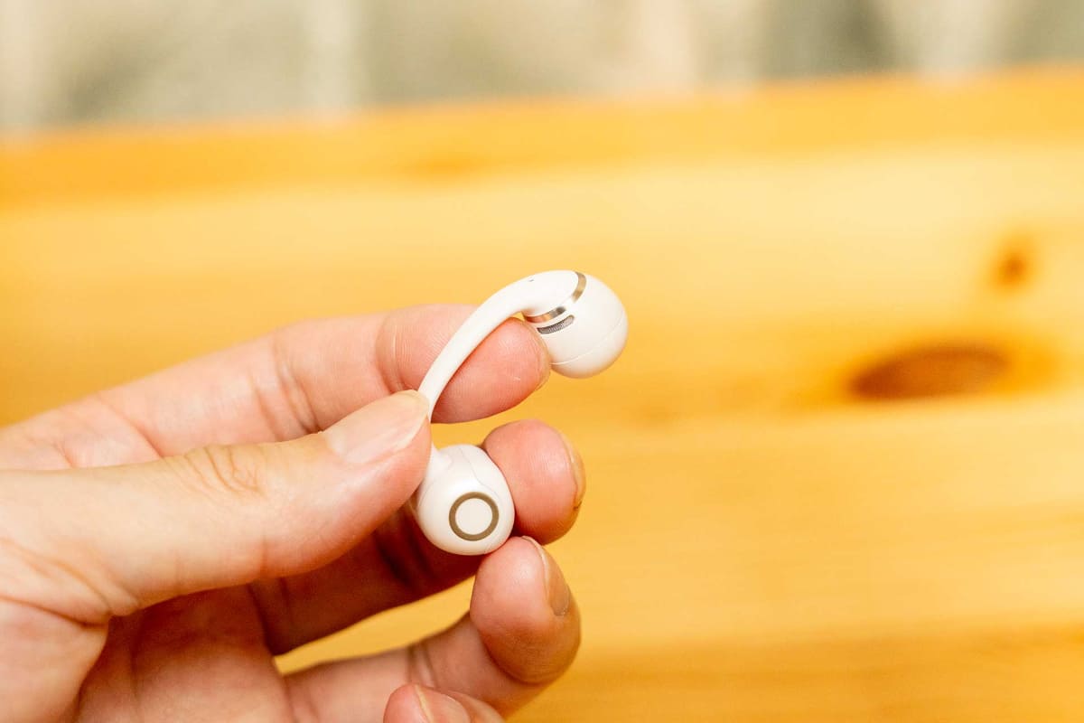 「OpenDots Air」(上)と「OpenDots 2」(下)のしなり具合を比較したところ。OpenDots 2のほうがよりしなやかな印象