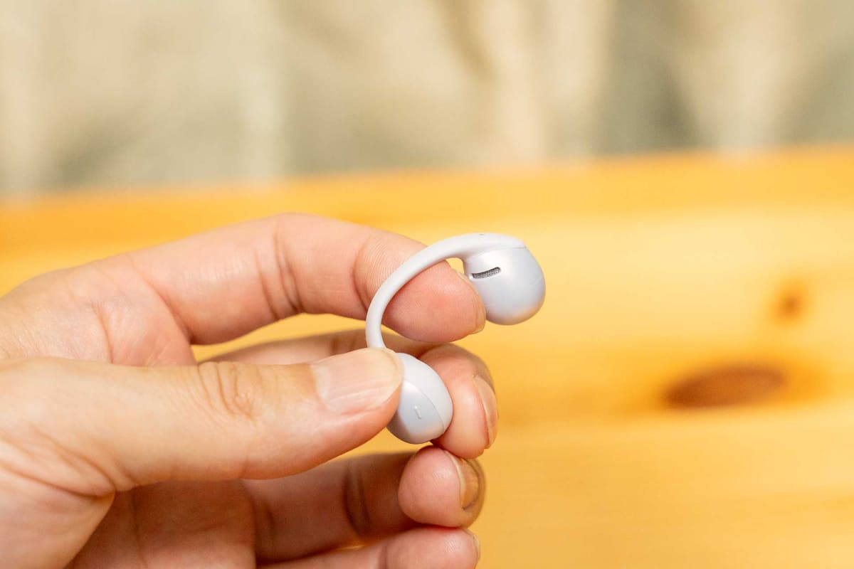 「OpenDots Air」(上)と「OpenDots 2」(下)のしなり具合を比較したところ。OpenDots 2のほうがよりしなやかな印象