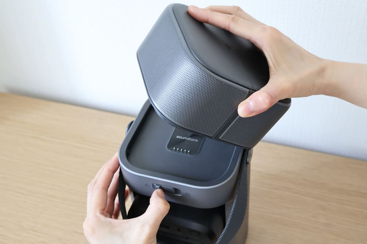 上部のパーツを分離すると、2chのワイヤレススピーカーになる