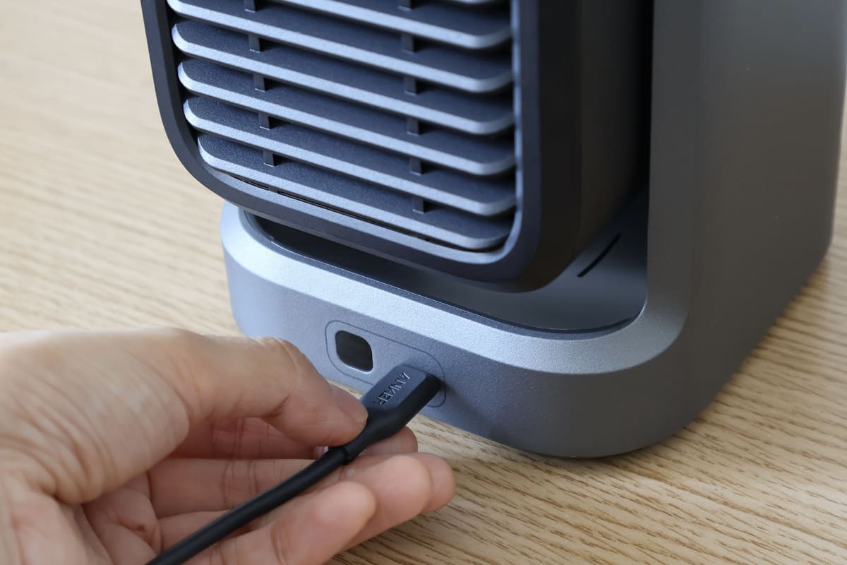 プロジェクター本体を充電すれば、ドッキングしたワイヤレススピーカーも充電してくれる