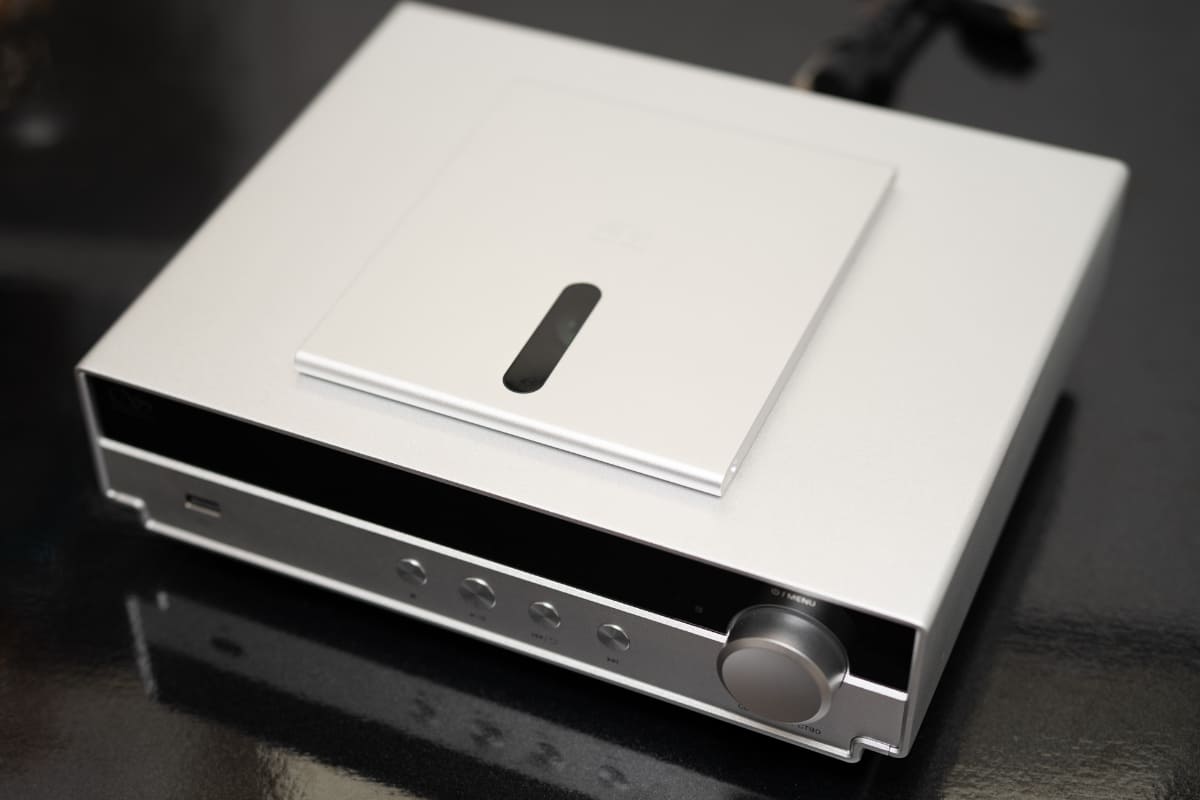 コンパクトなCDトランスポート「CT90」