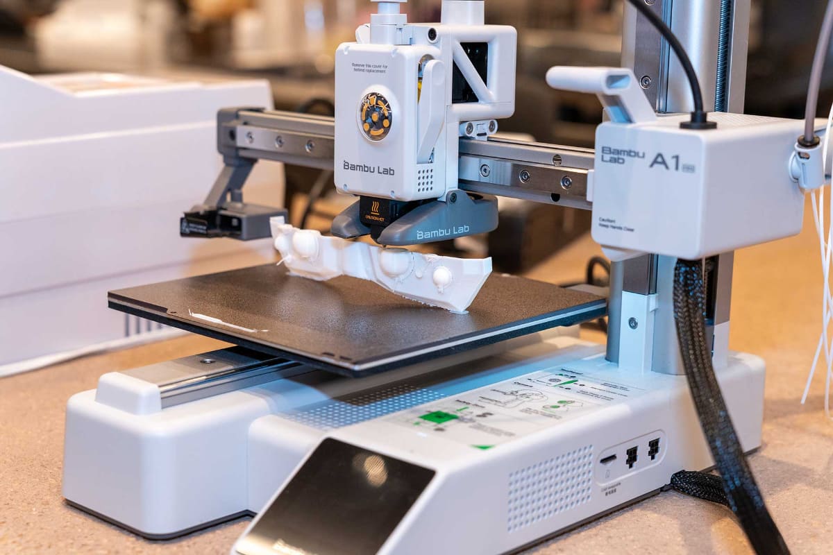 フロントフレームは交換式。3Dプリンターで自作もできるという