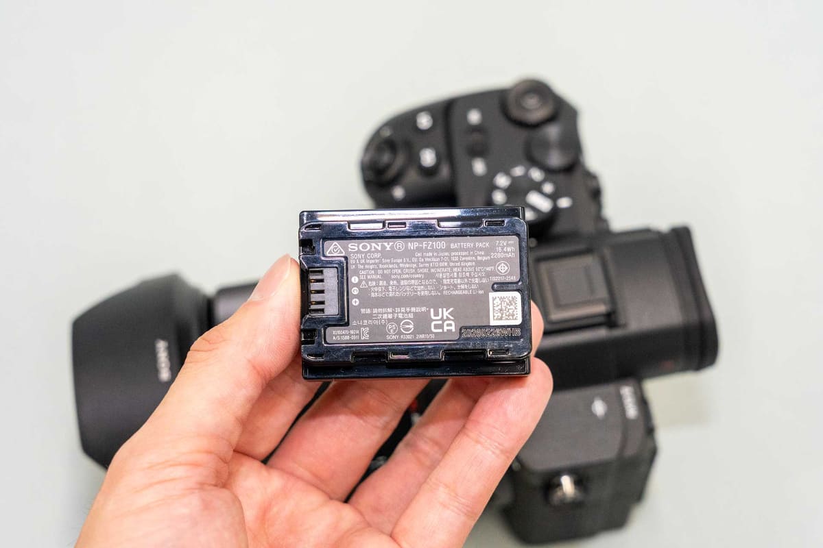 バッテリーはNP-FZ100