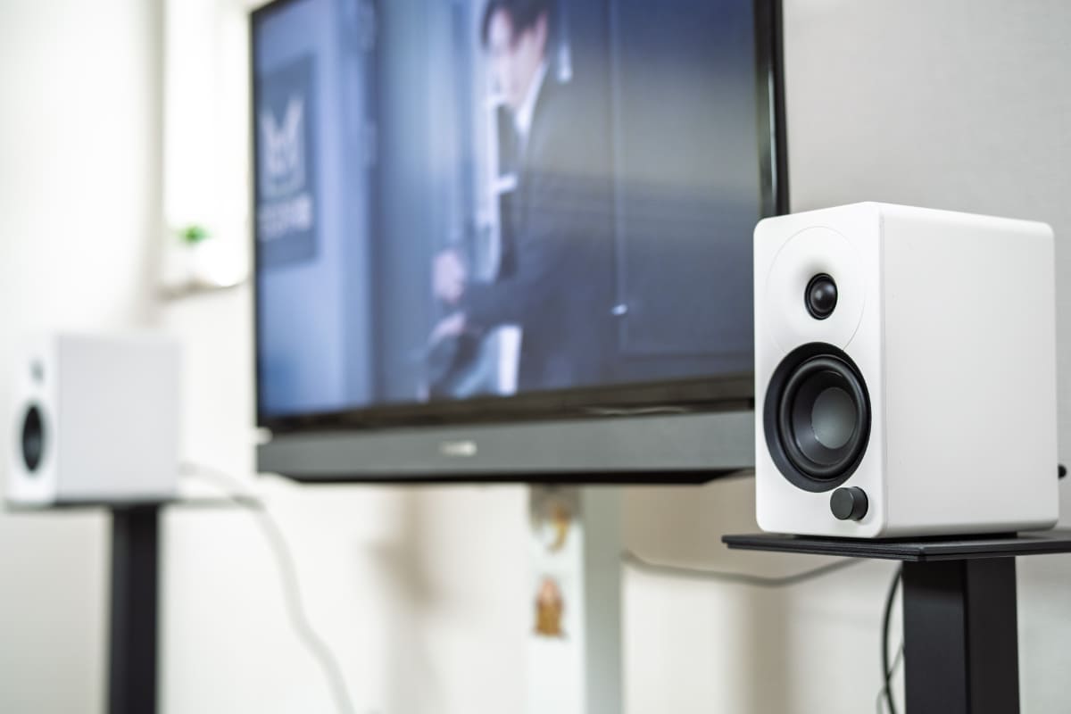 ステレオミニを使い、テレビスピーカーにもなる