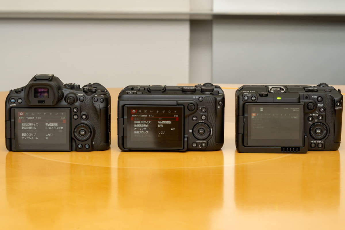左からEOS R6 Mark III、EOS R6 V、EOS C50。背面ボタンの数や配置、動画のメニュー画面の構成も違う