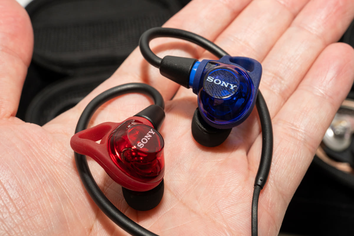 「IER-M500」レッド＆ブルー
