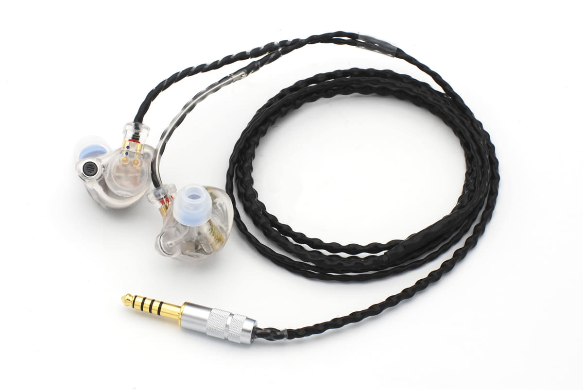 付属ケーブルは4.4mmバランス接続に対応した「FitEar cable 007B4.4」