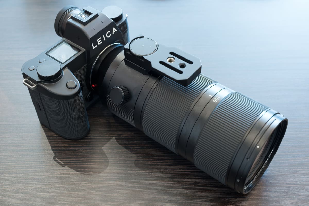 ライカ バリオ・エルマリートSL f2.8/70-200 ASPH.を装着したところ。1.4x、2xの別売エクステンダーも使える