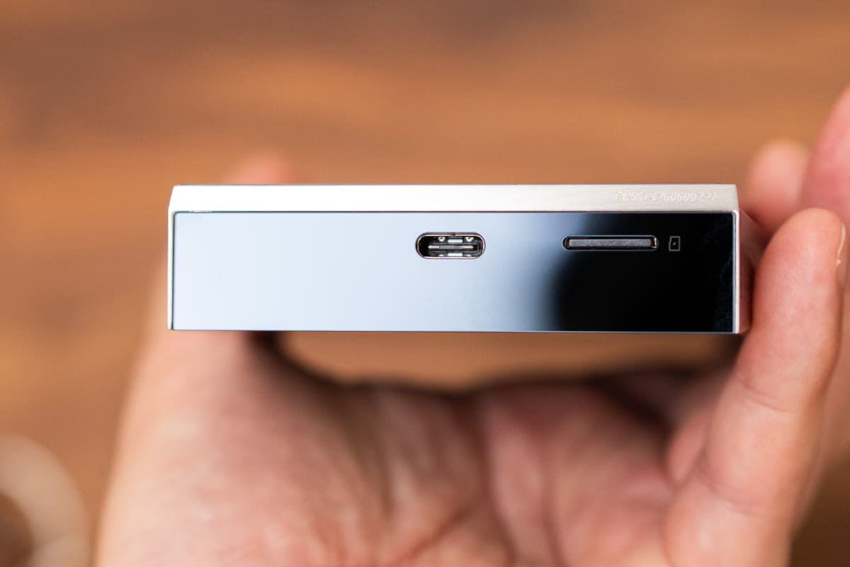 SP4000T筐体には、導電性と耐食性に優れたStainless Steel 316Lが使われている