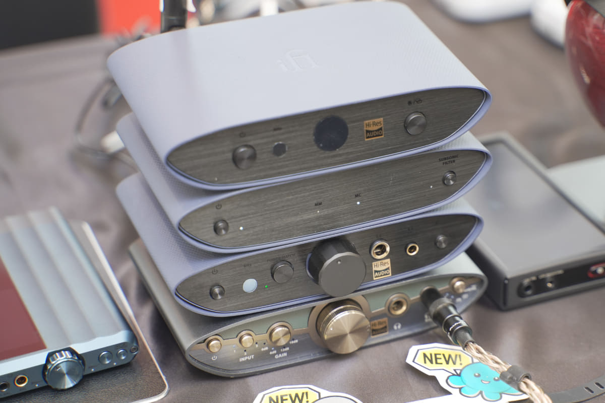 一番上からZEN Air Blue 2、ZEN Air Phono 2、ZEN Air DAC 2