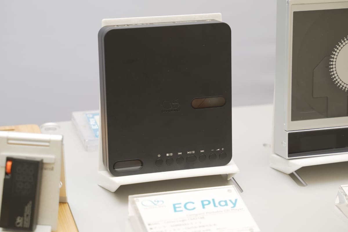 SHANLINGの、USB DACも搭載したポータブルCDプレーヤー「EC Play」