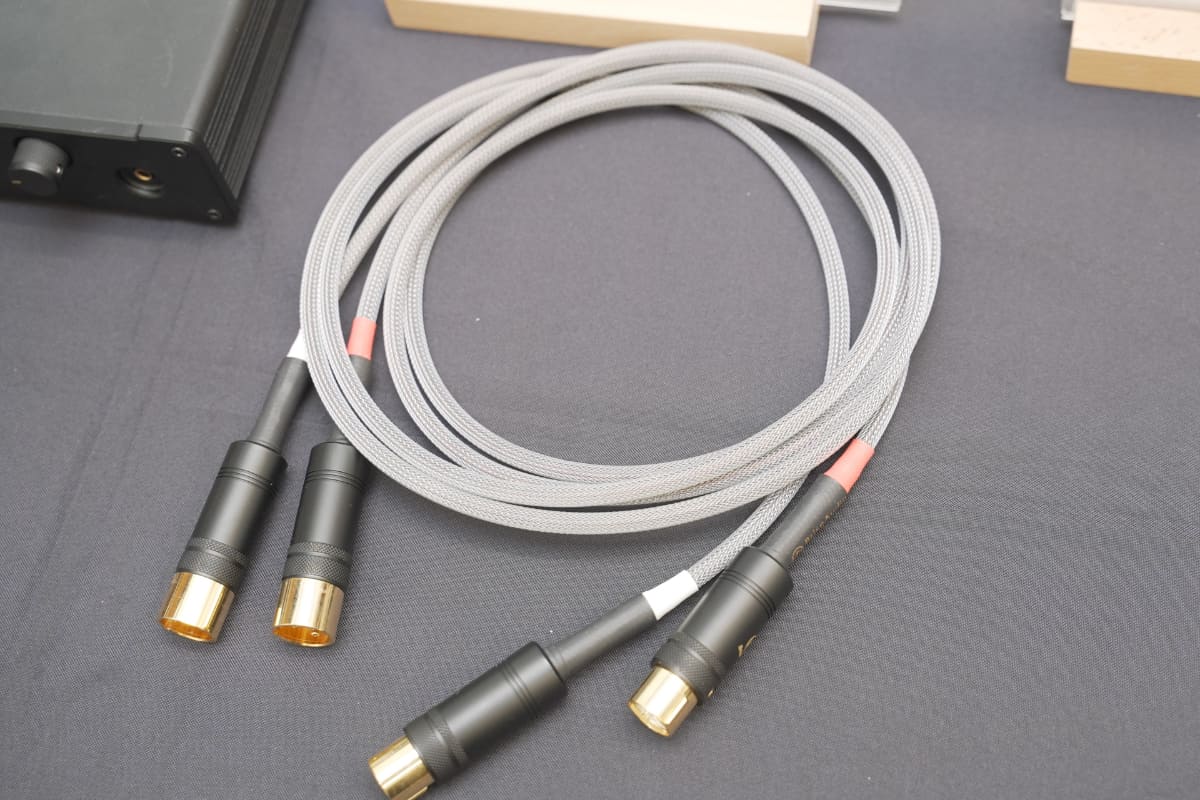 新型インターコネクトケーブル「AKAGANE XLR」