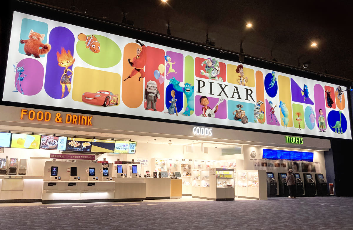 ディズニーやピクサー、マーベル、ルーカスフィルムの世界観を劇場内に展開する「シーニック」<Br><span class="fnt-70">©2025 Disney ©2025 Disney/Pixar ©& TM Lucasfilm Ltd.</span>