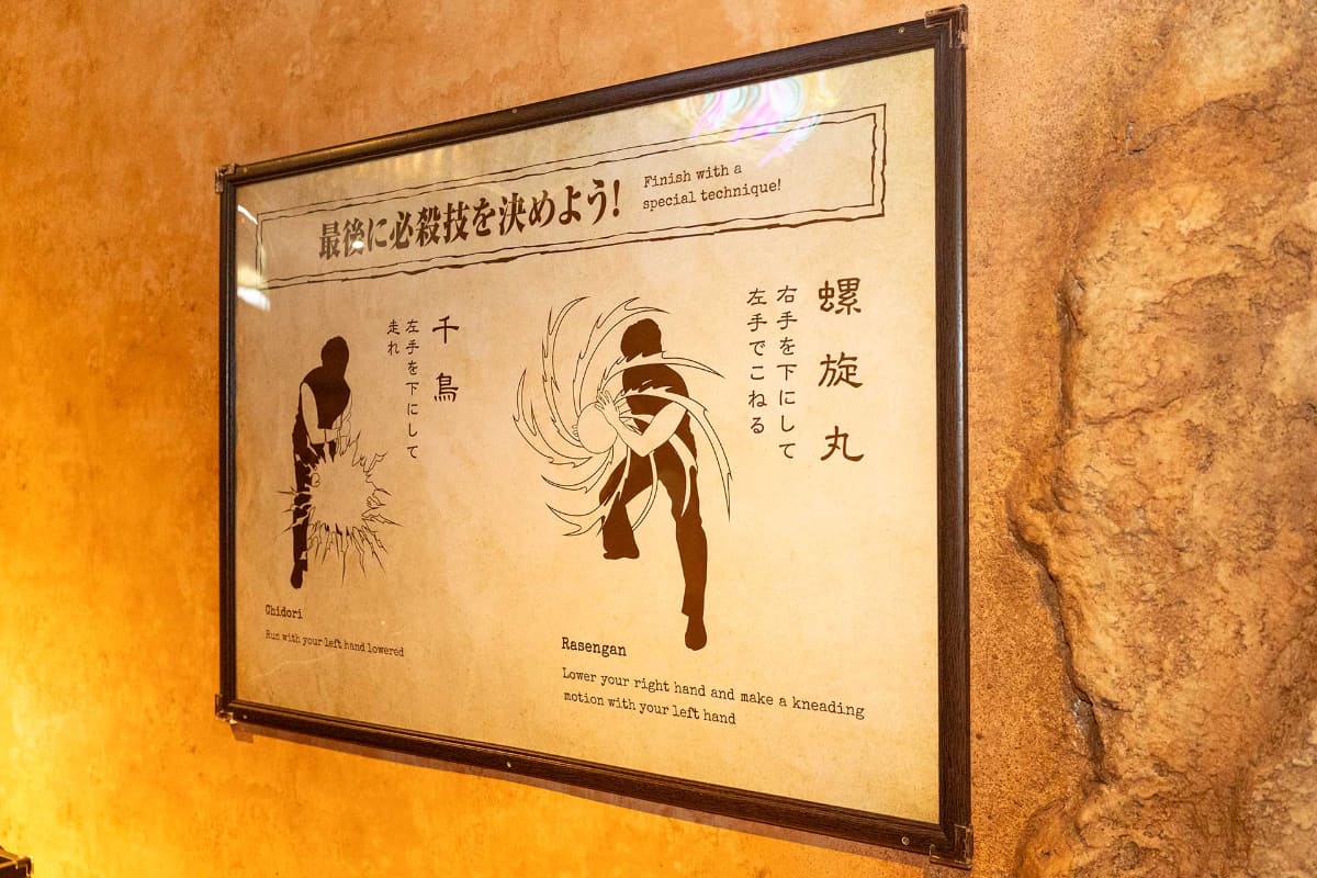 アトラクション受付までの通路エリアには、各ポーズを絵や動画で紹介する