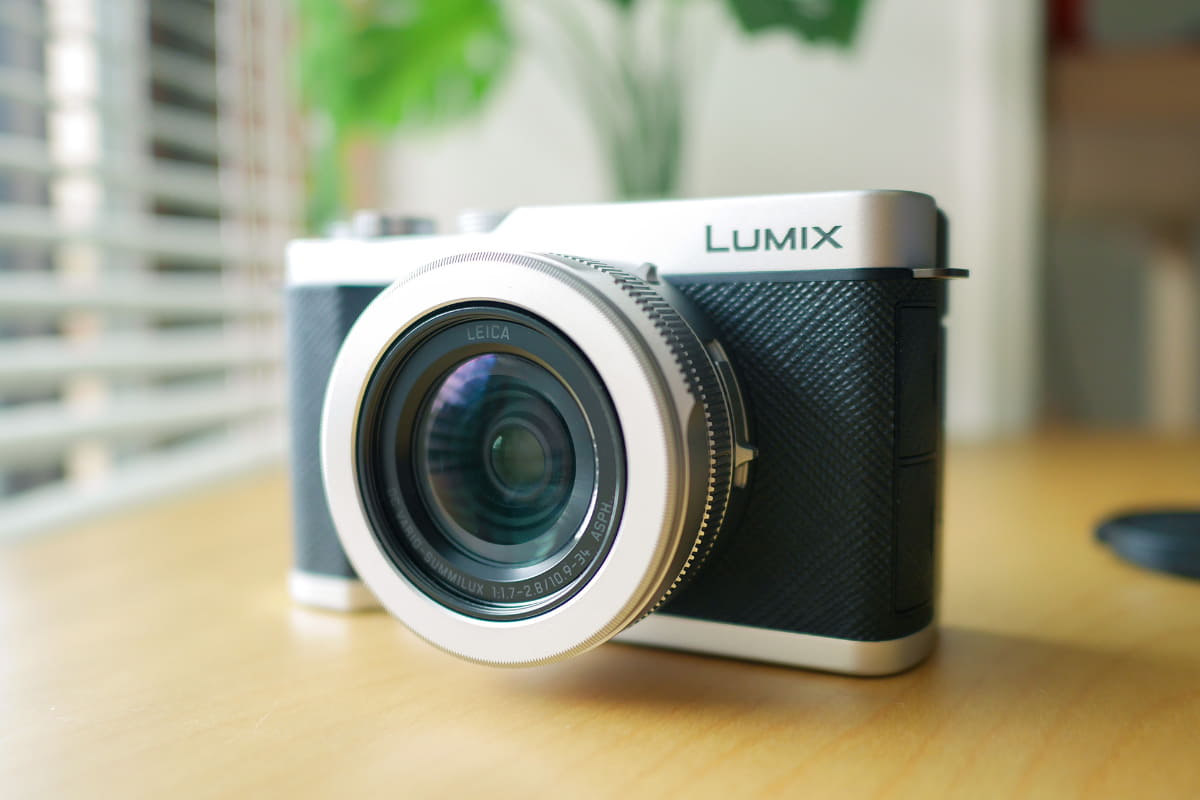 LUMIX「DC-L10」シルバー。本記事の作例以外の写真は主にGM1Sで撮影しました