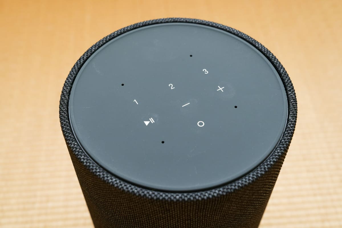 本体天面はコントロールパネルになっています