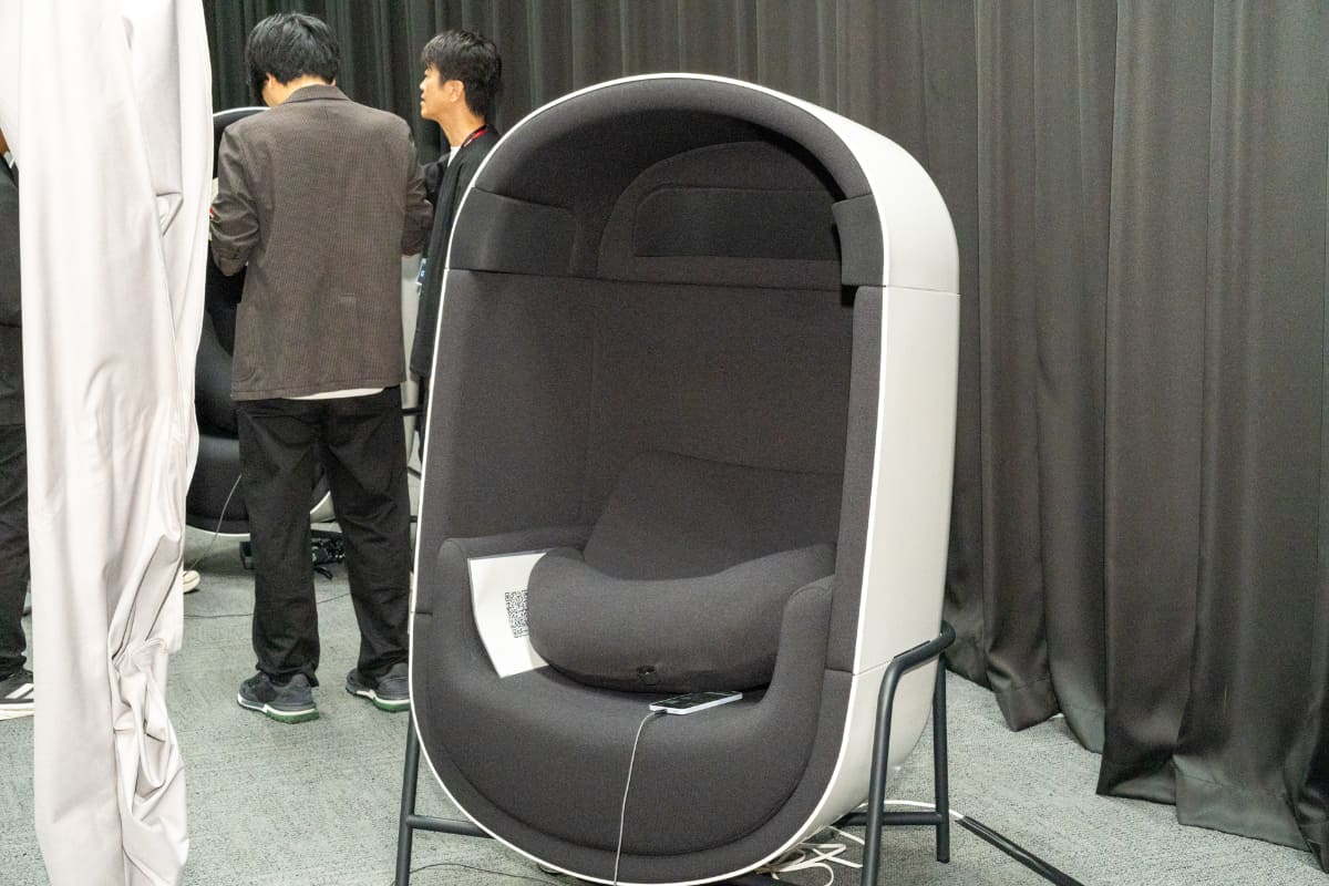 コクヨと共同開発中の、オフィス領域向け椅子型ハードウェア
