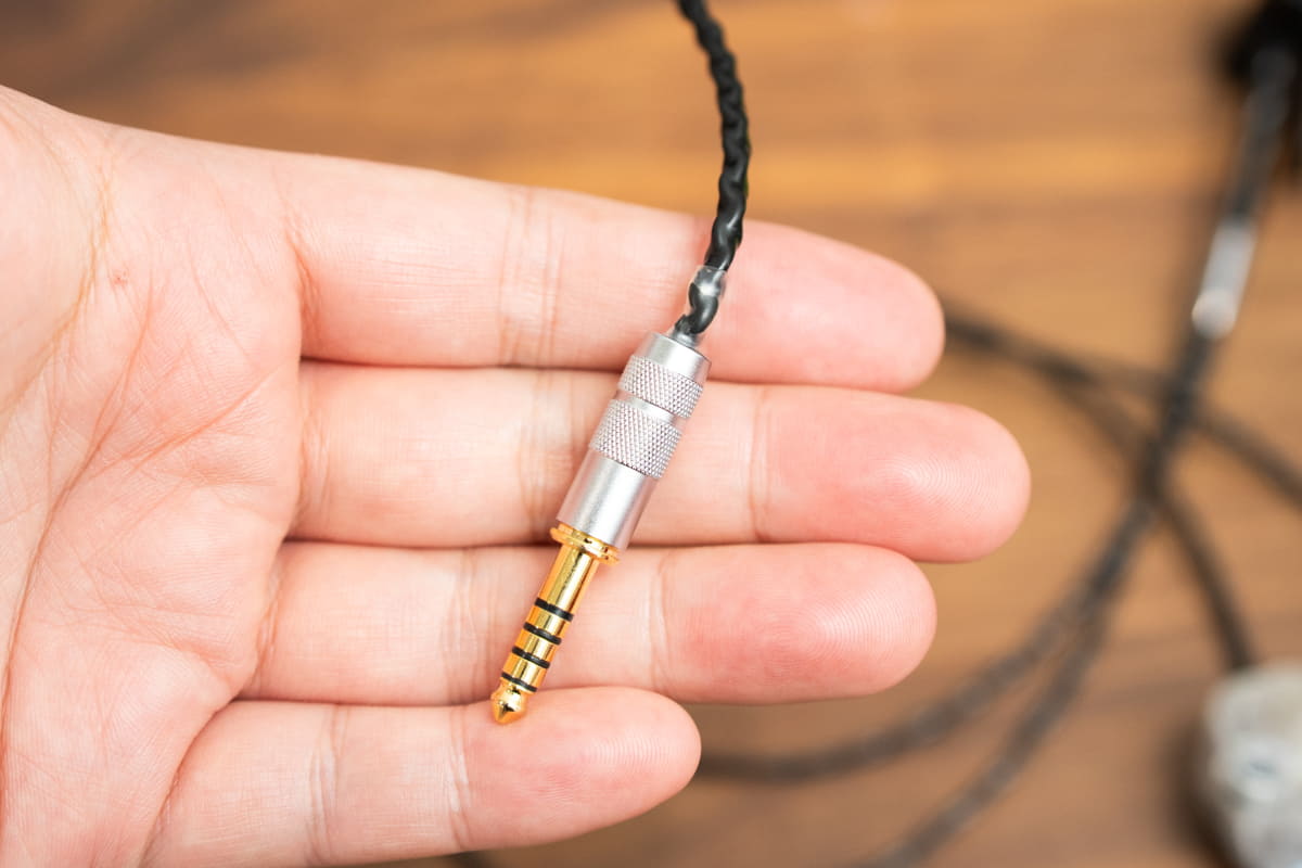 4.4mmバランス接続の「FitEar cable 007B4.4」が標準で付属