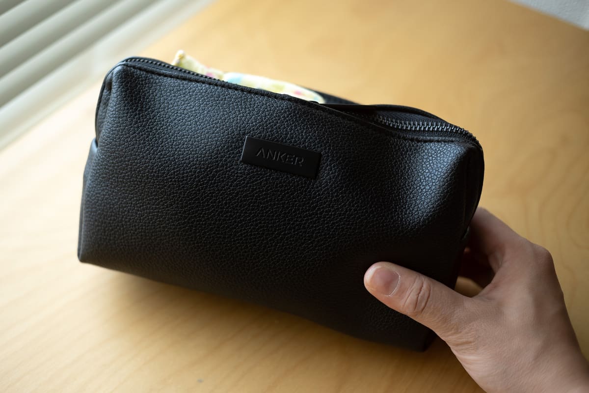 夏のカバン整理に、見た目も機能もちょうどいいAnkerのポーチが活躍