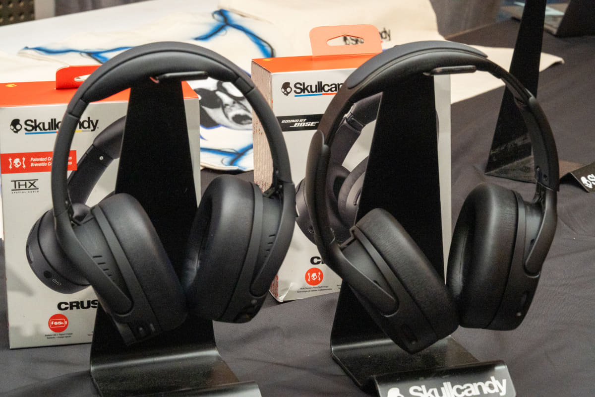 Crusher 1080 ANC(右)とCrusher 720(左)