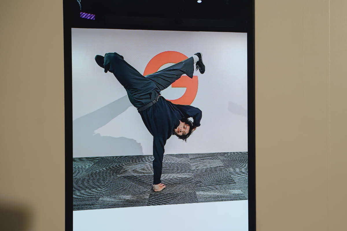 ダンスパフォーマンスをマジックキャプチャー動画撮影すると、カッコいいシーンを静止画でも保存できる