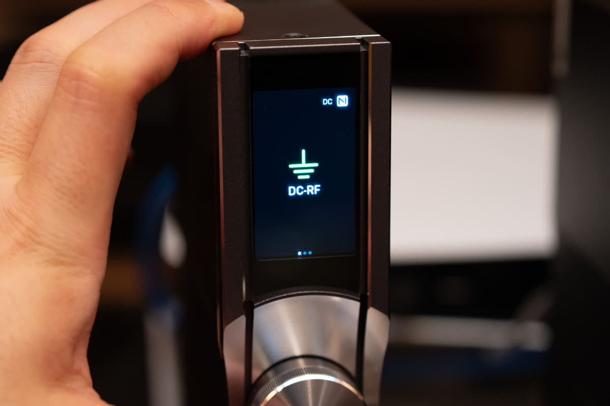 接地モードをDC-RF､RF､ISOから選択する事も可能。これによっても効果は変化する
