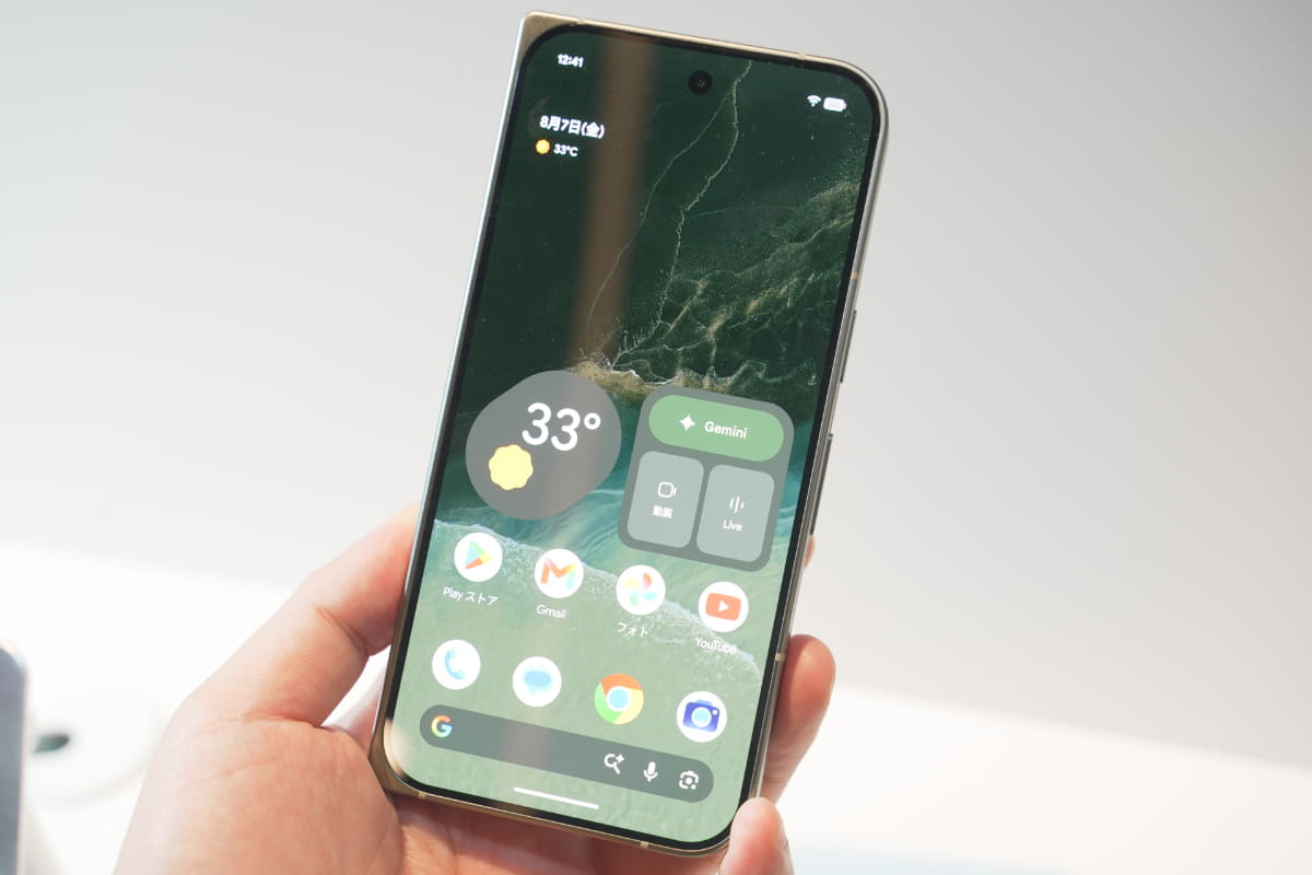 折りたたんだ状態が通常サイズで、展開すると2倍のサイズになる「Pixel 11 Pro Fold」