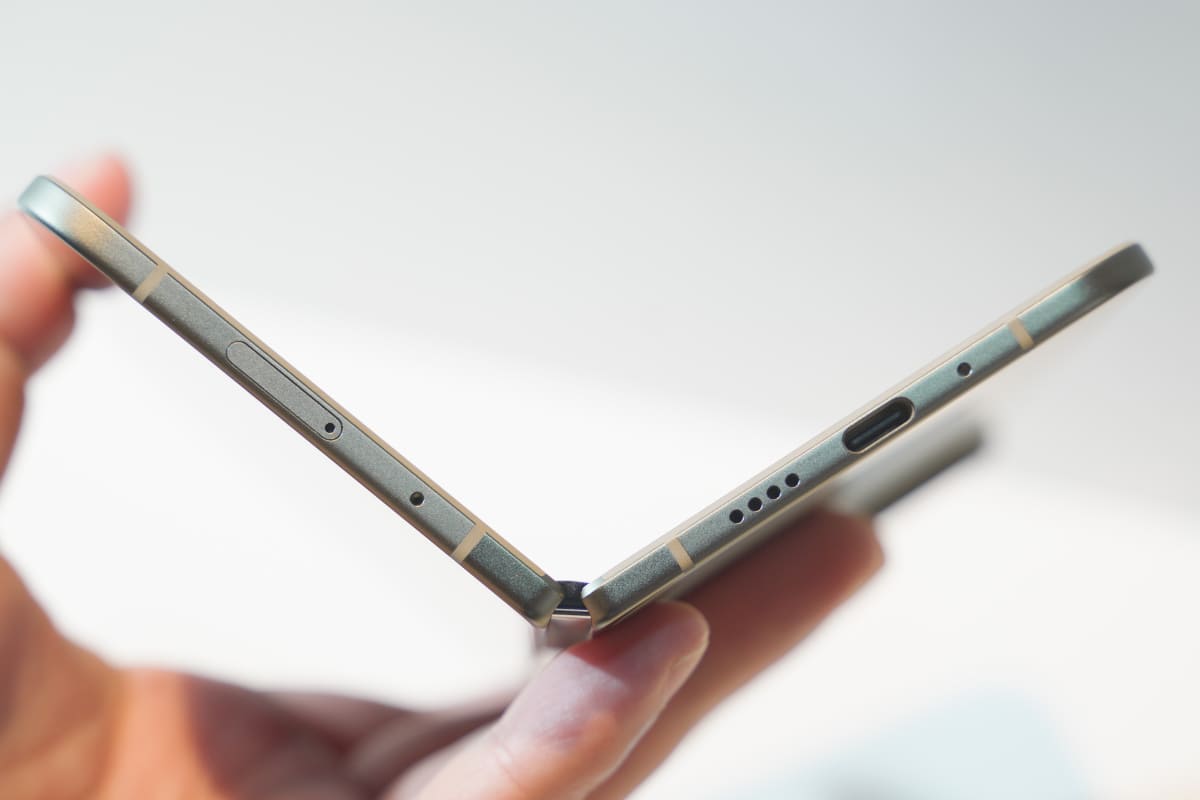 折りたたんだ状態が通常サイズで、展開すると2倍のサイズになる「Pixel 11 Pro Fold」