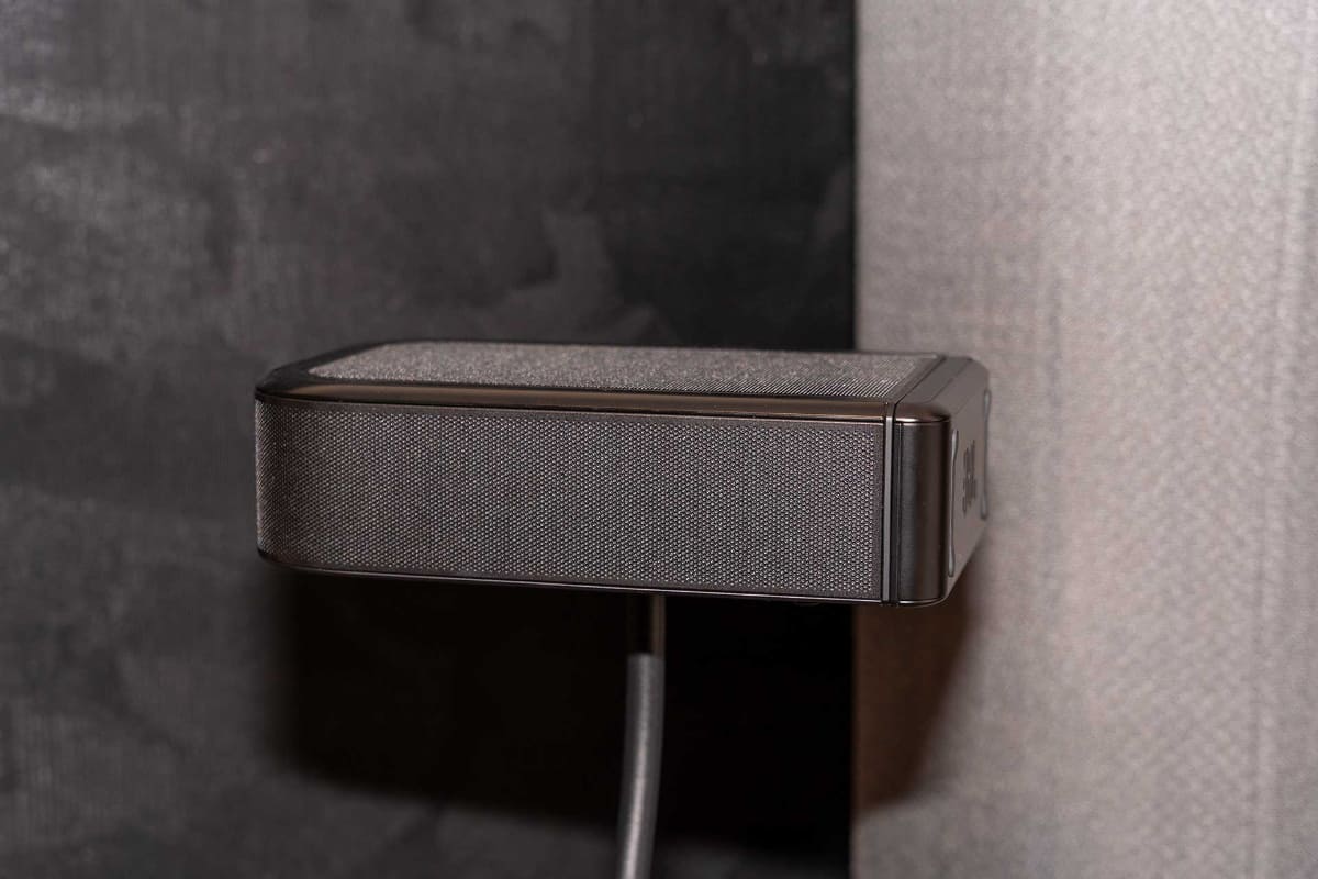 Apple MusicではDolby Atmosで「カリスマックス」が配信されているので、「JBL BAR 1300MK2」で音に包まれてきた