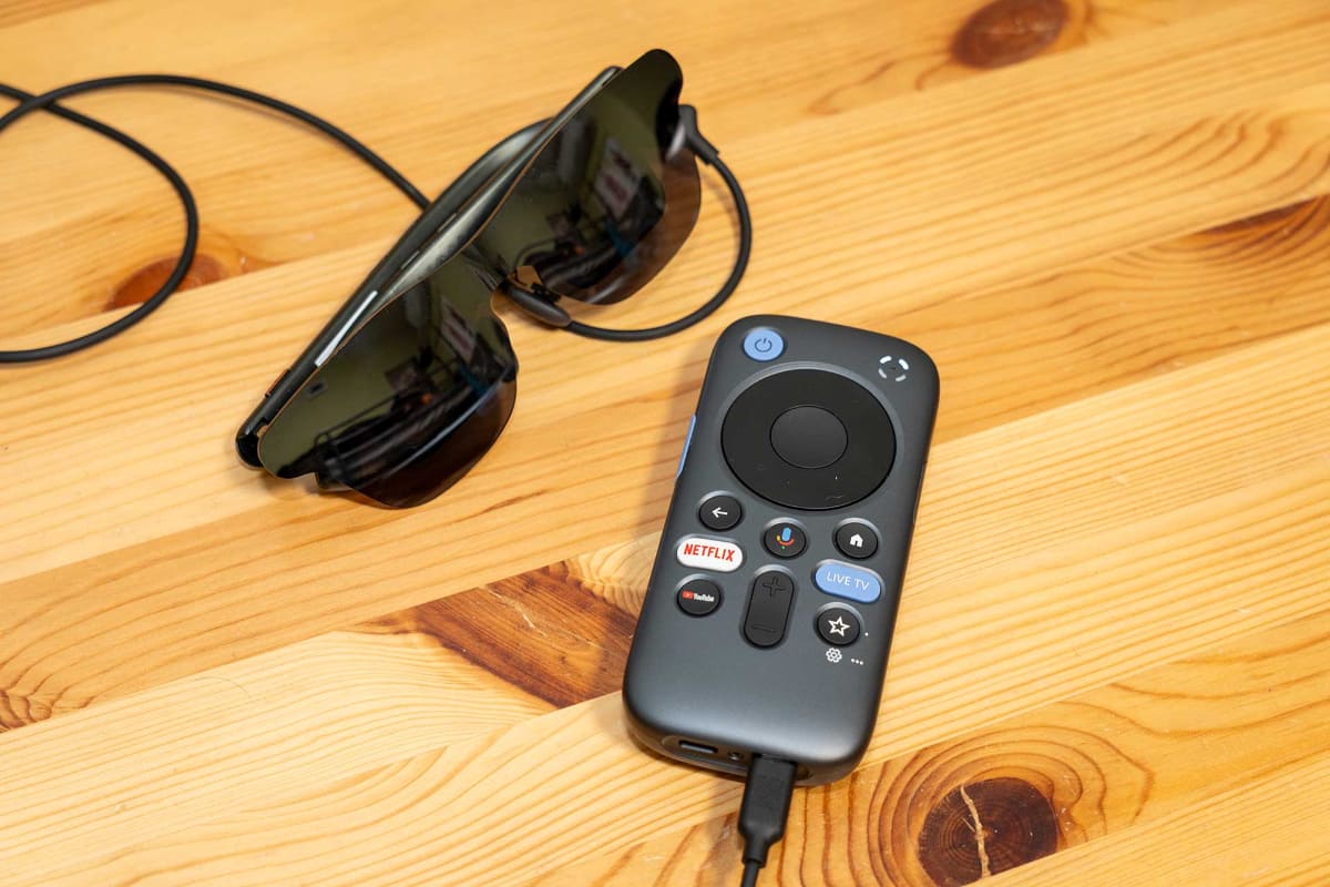 別売りの「RayNeo Pocket TV 2 Dolby Vision Edition」と組み合わせたところ