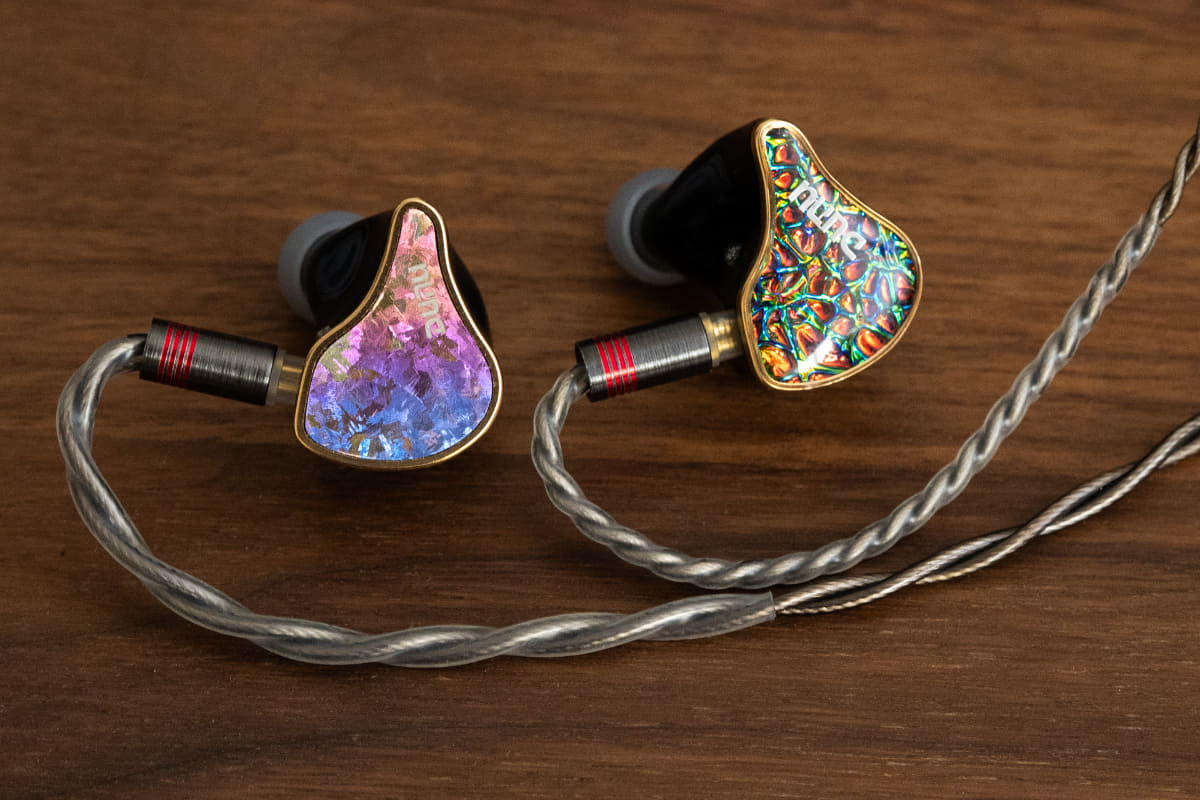 左から「PRS 6」、「PRS 5」