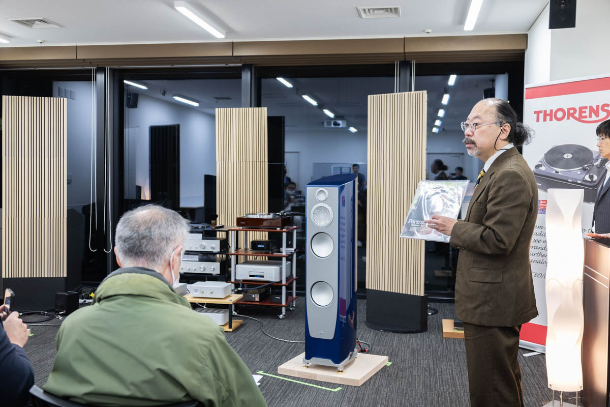オーディオ評論家の小原由夫氏によるデモンストレーション