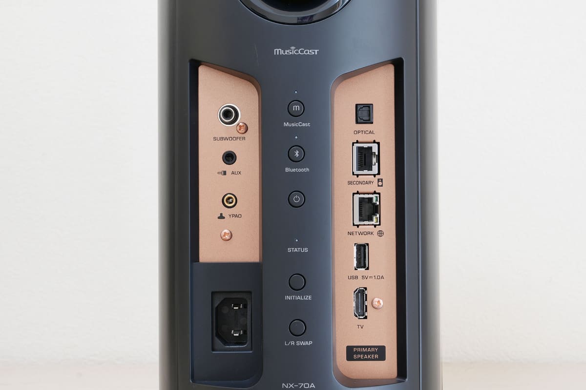 豊富な端子を備えている。HDMI(eARC/ARC)も搭載しているので、テレビとの組み合わせも可能だ