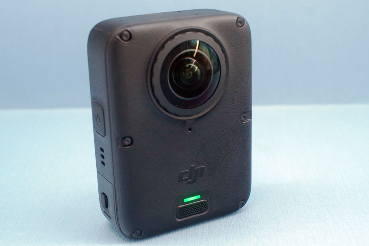 「Osmo 360 II」。外見とサイズは、前モデルとほとんど同じに見える