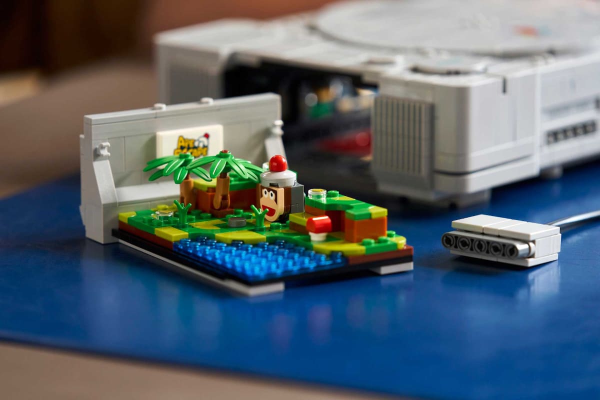 <span class="fnt-70">LEGO, the LEGO logo and the Minifigure are trademarks of the LEGO Group. (C)2026 The LEGO Group.</span>