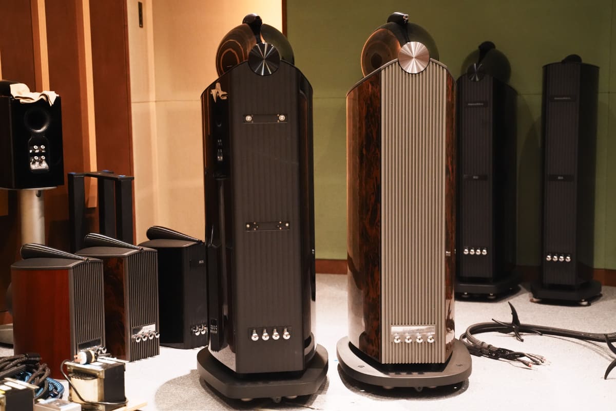 左がD5の背面、右がD4の背面