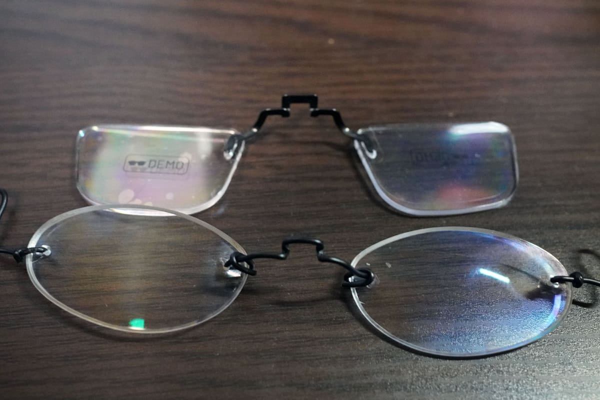 専用インサートレンズと同じ形状を針金で作成
