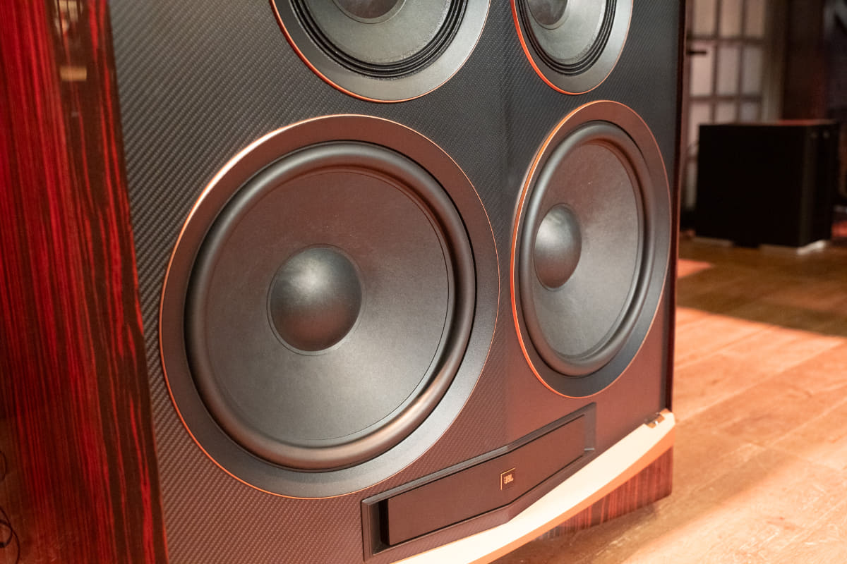 380mm径ウーファー「JW380SC」を2基搭載
