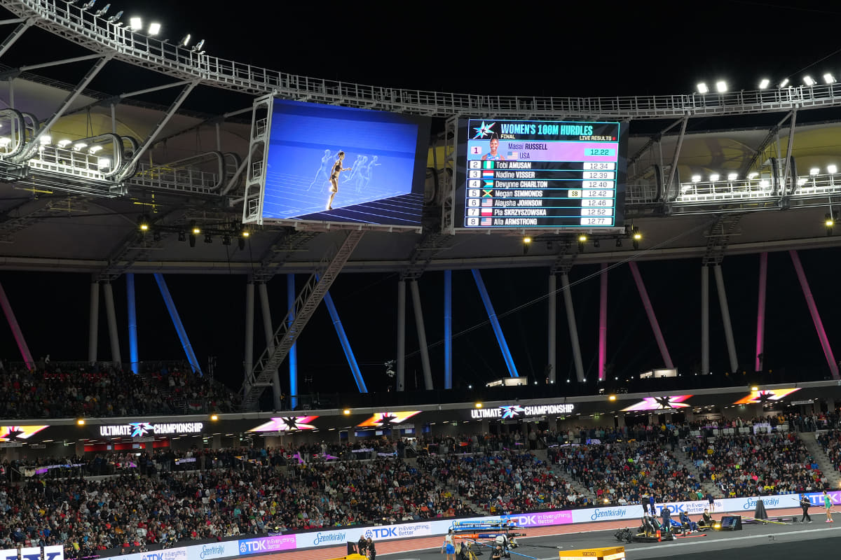 11日の大会初日にスタジアム内に流れたフィニッシュラインの3DCG映像<br><span class="fnt-70">ソニー株式会社提供</span>