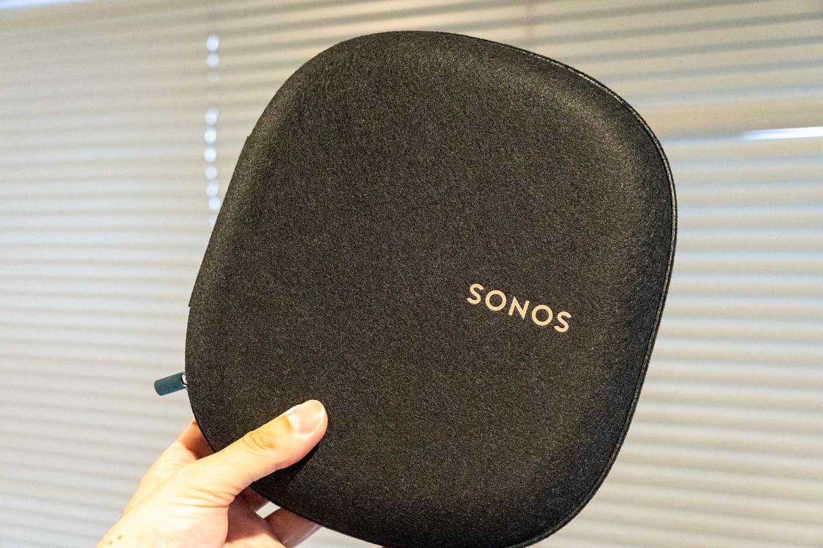 付属ケース。Sonosロゴのカラーは本体とマッチしたものに(画像はサンドのもの)
