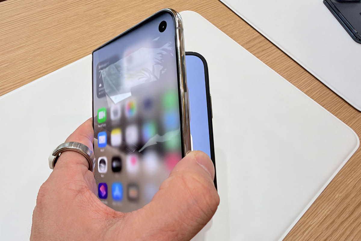 iPhone Duoを開いてみた