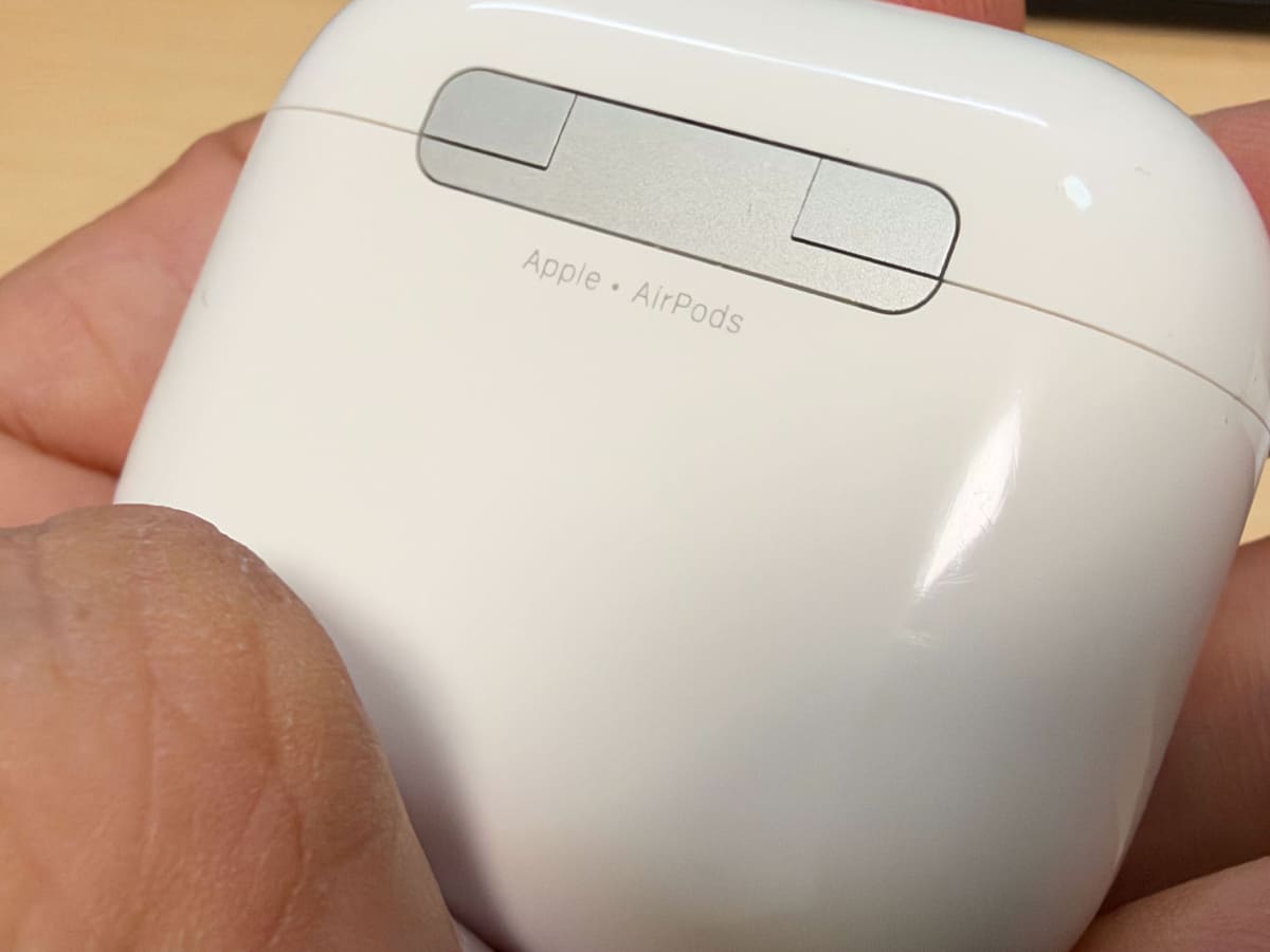 裏のロゴが「Apple・AirPods」になった