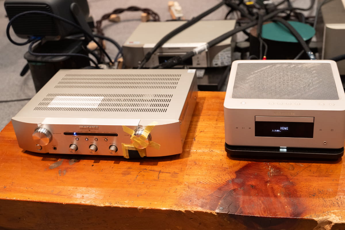 左からプリメインアンプ「PM6007」、MCR 60n