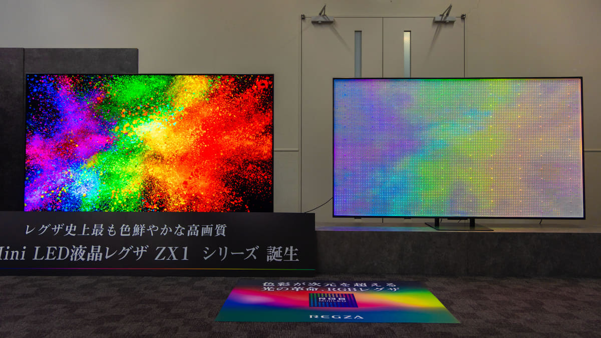 85ZX1S(左)と、同型サイズのRGB Mini LEDバックライトシステム