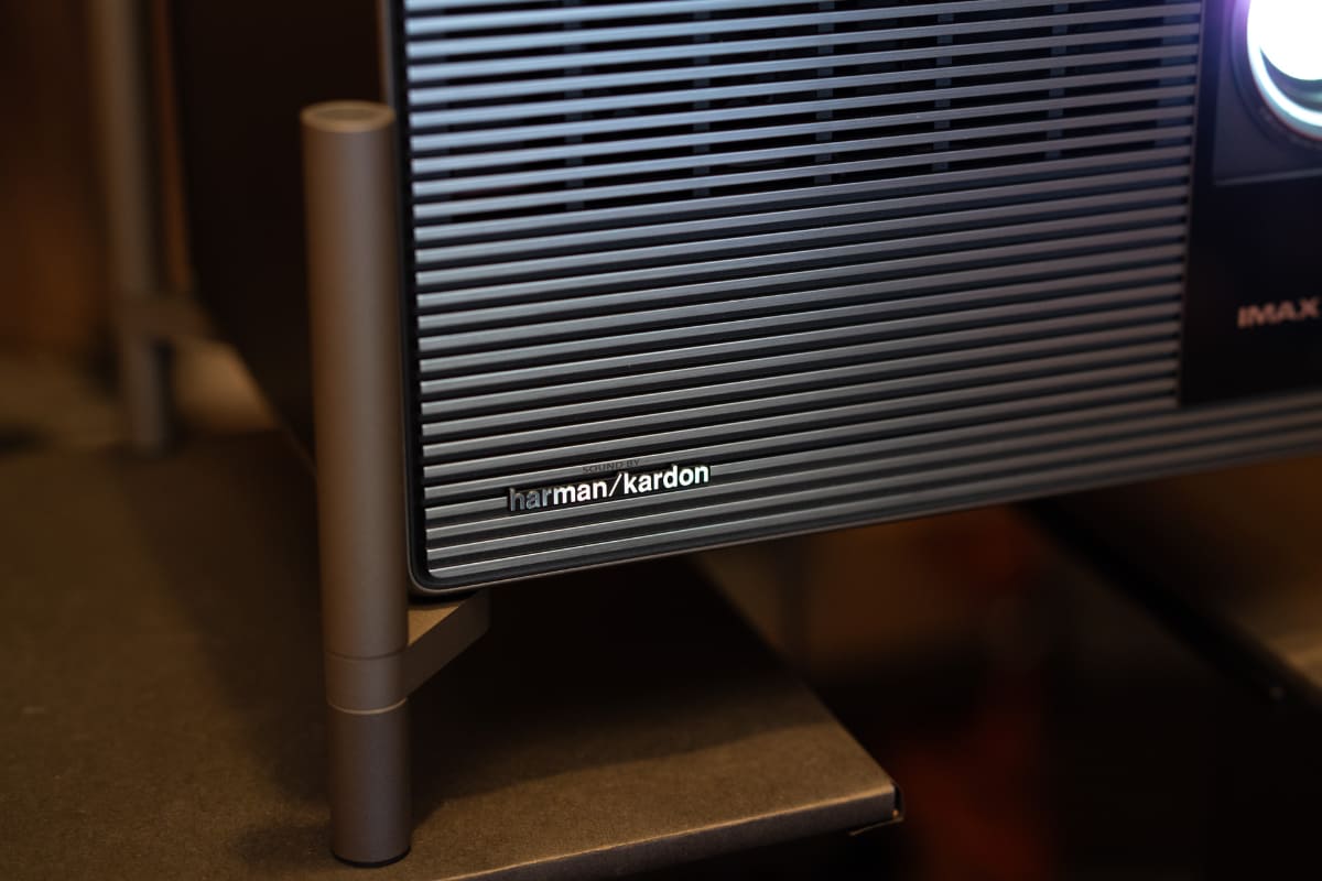 harman/karadon製スピーカーも内蔵している