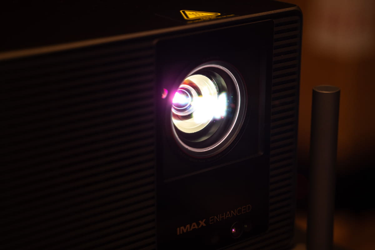 TITAN Noir Maxの光学エンジンの設計・開発から組み立てまで全て自社で実施