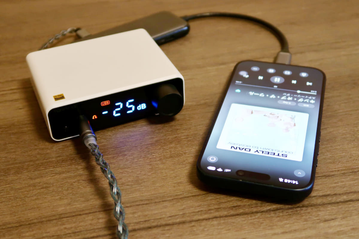 間にUSBハブをかませると、バッテリーなしでもiPhone 17 Proで動作した